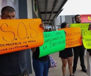 Cientos de Trabajadores del Poder Judicial, estudiantes de Derecho, defensores de derechos humanos y sociedad marcharon en la frontera sur de México contra la reforma del presidente, Andrés Manuel López Obrador, que busca elegir por voto popular a jueces.