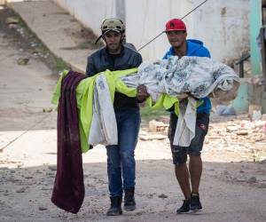 El número de fallecidos en Venezuela a causa de los dos terremotos del miércoles se elevó a 188 y el de heridos a 1.520. Familias lloran a sus víctimas. Aquí los detalles