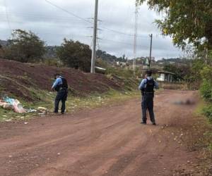 Autoridades investigan el asesinato de una mujer en la colonia La Era, cuyo cuerpo fue encontrado con el rostro desfigurado.