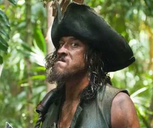 El actor y surfista Tamayo Perry murió tras un ataque de tiburon.