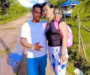 Licar Bonaparte junto a su esposa Aracely Pantin, quien se encuentra gravemente herida en el hospital.