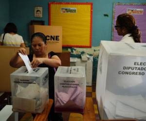 Tras las elecciones generales de 2025 en Honduras, circulan en redes sociales afiches falsos, deepfakes y mensajes manipulados que buscan desinformar sobre los resultados y los hechos posteriores a los comicios.