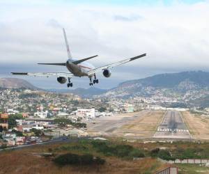 La Empresa Hondureña de Infraestructura y Servicios Aeroportuarios (EHISA) ha anunciado la implementación inmediata de nuevos controles sanitarios para todos los viajeros que salgan del país.