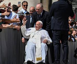 Tras la intervención, retomará el ejercicio de su ministerio, “aunque sea desde una cama de hospital”, señaló El Vaticano a la prensa.