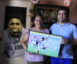 Con mucho orgullo, los padres de Luis Palma sonríen al hablar sobre todo el camino que ha llevado a su hijo hasta brillar al Viejo Continente.