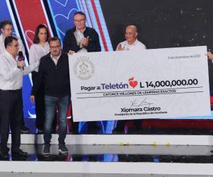 Diciendo presente un año más, representantes del gobierno, políticos e instituciones reconocidas realizaron importantes donativos a la Teletón y cada vez se está más cerca de lograr la meta propuesta este 2023. A continuación las imágenes captadas por EL HERALDO.