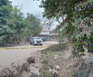 El cuerpo de la mujer quedó en una cuneta en Dos Caminos, Villanueva, Cortés.