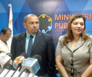 El exdirector y la ex subdirectora de la ATIC, Ricardo Castro y Kenia Reconco.