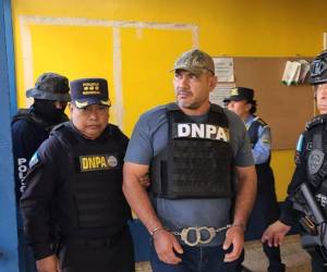 Luis Alfredo Escalante Landaverde, conocido como el cuñado de “Don H,” fue trasladado en helicóptero a la Dirección de Operaciones Especiales “Los Cobras” en Tegucigalpa, luego de ser capturado en una operación policial en una zona montañosa del departamento de Santa Bárbara en Honduras.