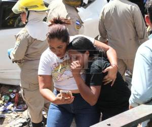 Momentos desgarradores se viven en este sector de Tegucigalpa, donde una volqueta perdió los frenos y se estrelló contra varios negocios.