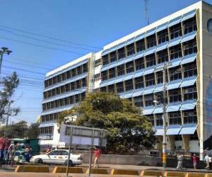 El Hospital Escuela concentra la atención de pacientes de distintas especialidades y registra una creciente mora quirúrgica.