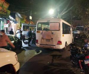 La zona permanece tomada desde la madrugada de este lunes para llamar atención de las autoridades edilicias.