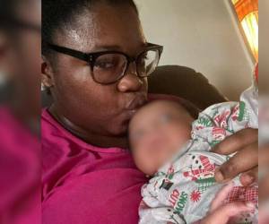 En un incidente escalofriante que ha conmocionado a la comunidad de Kansas City, Missouri, en Estados Unidos, una madre, identificada como Mariah Thomas, de 26 años, enfrenta acusaciones de haber horneado a su propia hija recién nacida en un acto de negligencia.