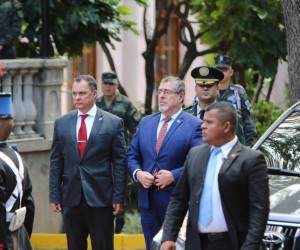 El presidente electo en Guatemala, Bernardo Arévalo, visitó este jueves a la presidenta hondureña Xiomara Castro, en su último viaje en una gira por varios países desde que ganó las elecciones. A continuación los detalles de la reunión diplomática.