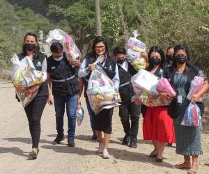 Es esta imagen se evidencia la ayuda que llevaron a varios puntos.