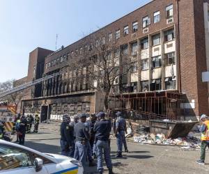 El siniestro acabó con gran parte del edificio en Johannesburgo.