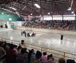 En la reunión se abordó temas del comportamiento de los alumnos tanto como con las autoridades de los colegios como con sus padres.