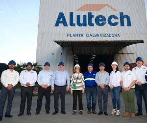 Los representantes del Banco Central de Honduras (BCH) realizaron un recorrido en el moderno complejo industrial de Alutech.