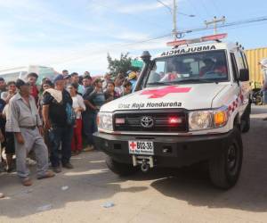 Las ambulancias siguen ingresando al Centro Penal de Comayagua en horas de la tarde.