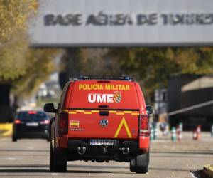 A military police car patrols at the main entrance of the Spanish air force base, in Torrejon de Ardoz near Madrid, on December 1, 2022, after Spain's security forces found a suspect package, a day after a letter bomb exploded at Ukraine's embassy in the Spanish capital. - Security staff detected a suspect envelope that could contain some type of mechanism at the base in Torrejon de Ardoz outside Madrid between 3 am and 4 am. Police were called to the base to secure the area and investigators are analysing this envelope which was addressed to the base's satellite centre. The base is regularly used to send weapons donated by Spain to Ukraine, as well as for travel in official planes by senior government officials. (Photo by OSCAR DEL POZO / AFP)