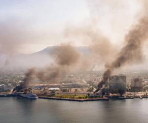 Un guardia penitenciario falleció durante el asalto y se desplegaron operativos para recapturar a los evadidos.