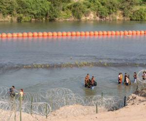 El Departamento de Justicia estadounidense presentó una demanda civil para impedir que el gobierno de Texas coloque barreras adicionales y retire las ya existentes.