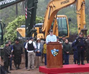 Sabemos que hay quienes se oponen, que hay quienes preferirían que las cosas sigan como están, pero no vamos a dar un paso atrás, comentó el mandatario el viernes.
