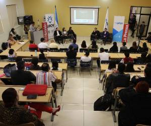 Universidades y comunidades de Honduras recibieron capacitación de EH Verifica y LA PRENSA Verifica para enfrentar la desinformación en contexto electorales y digitales.