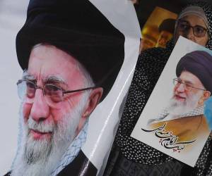 El líder supremo iraní, el ayatolá Ali Jameneí, quien murió este sábado en los bombardeos estadounidenses e israelíes contra la república islámica, fue el guía espiritual de esa nación durante casi 37 años, desde que fue nombrado en 1989, tiempo en el que mantuvo siempre en el punto de mira a los enemigos de la nación, principalmente a Estados Unidos.