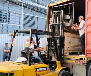 La operación de traslado se hizo de manera interinstitucional para garantizar la seguridad en su transporte desde el Puerto Cortés hasta Tegucigalpa.