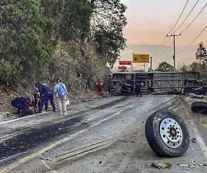Hasta el momento no está claro qué provocó el trágico volcamiento.