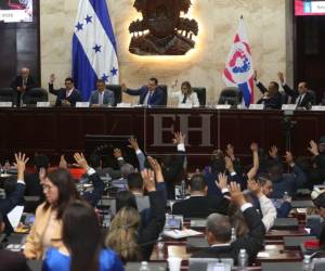 Por unanimidad, pero sin el uso del sistema de votación electrónica se aprobaron en el Congreso los dos primeros contratos de préstamo con organizaciones internacionales.