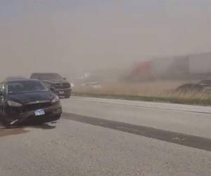 Seis personas murieron y, en total, “más de 30 personas” han sido trasladadas al hospital, dijo la policía de Illinois.