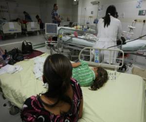 Los especialistas insisten en que la cooperación entre las autoridades sanitarias y los profesionales de la salud es esencial para enfrentar esta crisis de salud pública.