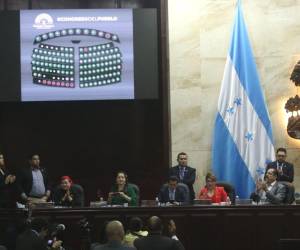 La zozobra generada por los políticos terminó una vez que el Legislativo eligió a los magistrados.