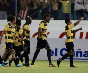 Real España derrota a un Olimpia que aumenta su crísis