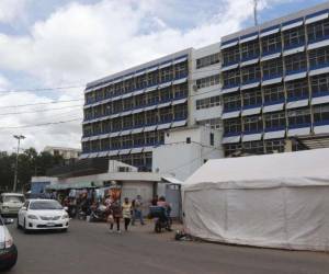 Fachada del Hospital Escuela, el principal hospital del país.