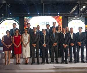 22 jóvenes hondureños seleccionados como parte de la décimo tercera generación de beneficiarios del Programa Crédito-Beca de Hondufuturo.