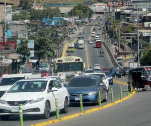 Entre la colonia El Carrizal y el desvío a El Lolo se realizó una importante señalización que tiene por objetivo poner orden a los irresponsables conductores.