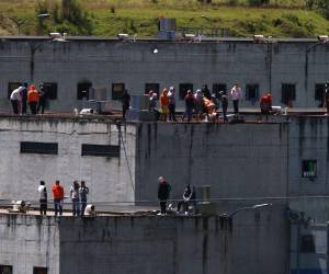 Bandas vinculadas al narcotráfico sostienen una guerra por el poder y usan las prisiones como centros de operaciones.