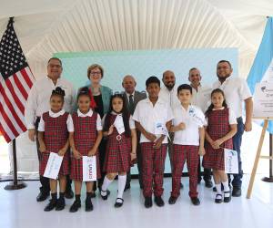 Alianza tripartita en la inauguración del primer Centro Educativo remodelado, generando desarrollo en el país y beneficio a todos los hondureños.