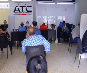 Varios sectores han venido cuestionando la dirección de la estatal eléctrica, donde nunca se nombró a un gerente en propiedad, persistiendo los apagones y cobros indebidos a los usuarios.