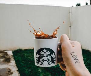 La compañía de café Starbucks anunció a través de un comunicado oficial el pasado lunes -29 de abril- que comenzará operaciones en Honduras, pero ¿cuándo y a qué ciudad llegará primero? A continuación te contamos los detalles al respecto.