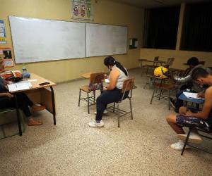 Unos 10,334 jóvenes se inscribieron en la modalidad de jornada nocturna en Francisco Morazán y Cortés en 2022.