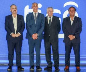 El Presidente de la República de Honduras, autoridades y ejecutivos de Tigo celebran 30 años de operaciones en Honduras, reafirmando el compromiso de la compañía con el desarrollo tecnológico, la innovación y la conectividad del país.