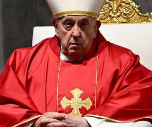 El Papa ha tenido problemas de salud en el pasado, incluyendo una operación abdominal en 2023.
