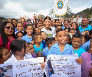 Con sonrisas, brillo en sus ojos y mucha emoción, decenas de niños y niñas formaron parte este miércoles de la llegada de Shin Fujiyama a la capital de Honduras, penúltima parada para completar su reto de 250 kilómetros por la educación. A continuación los momentos más emotivos captados por EL HERALDO.