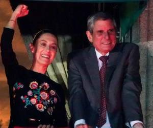 Ante la histórica victoria de Claudia Sheinbaum consagrándose como la primera presidenta de México, su esposo José María Tarriba se convertirá en el primer caballero de la nación. Conoce más sobre José María Tarriba a continuación.