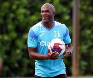 David Suazo cuanta la vez que saludó a Lionel Messi y Cristiano Ronaldo.