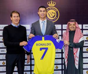 Cristiano ROnaldo posó junto al director técnico del Al Nassr, Rudi García.